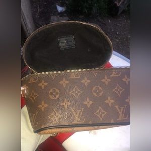 Selling a Louis Vuitton authenticated vanity handbag. Only used for a week